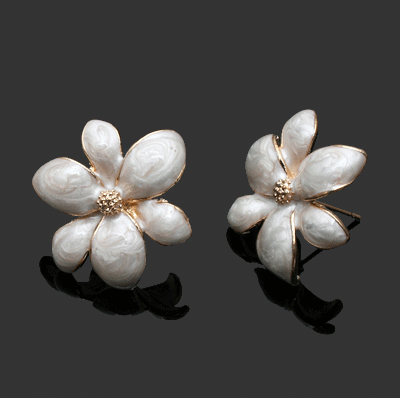 Daffodil Pearl Flower Statement Earrings | LilyFair Jewelry