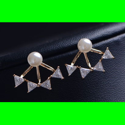 Pearl and Bow Wrapping Ear Cuff