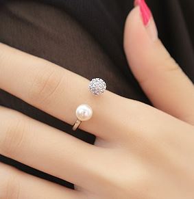 Pearl and Shine Finger Cuff Ring