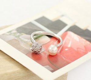 Pearl and Shine Finger Cuff Ring