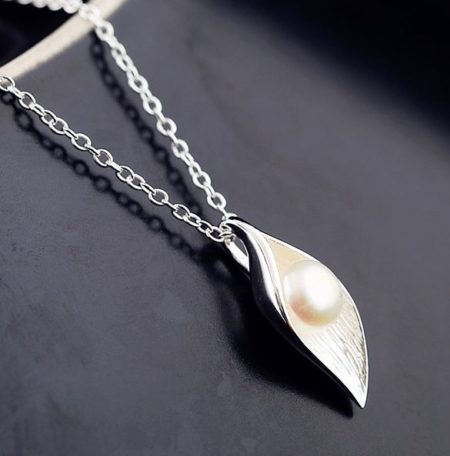 Pearl in a Pod Silver Necklace