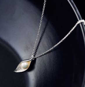 Pearl in a Pod Silver Necklace