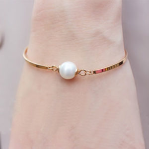 Simply Pearl Beauty Gold Band Bangle